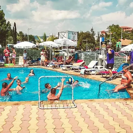Bohemi And Free Parking Hotel