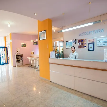 Bohemi And Free Parking Hotel