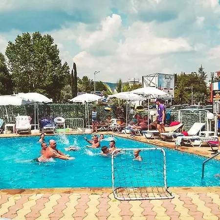 Hotel Bohemi And Free Parking 3*