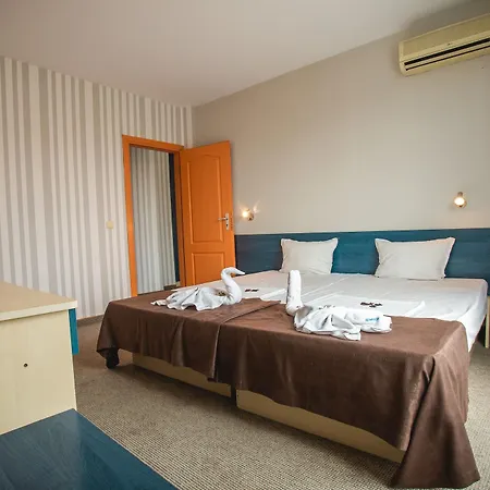 Bohemi And Free Parking Hotel