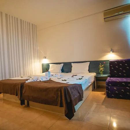 Bohemi And Free Parking Hotel 3*