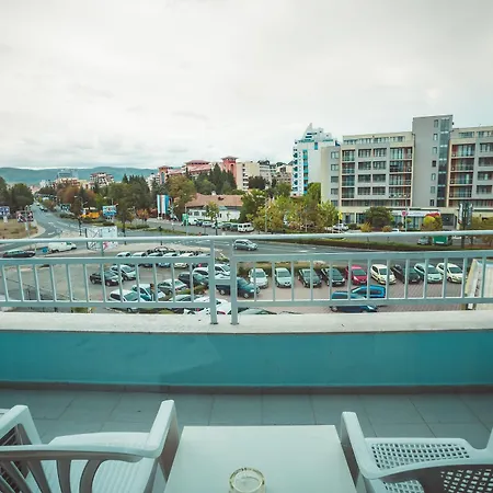 Bohemi And Free Parking Hotel