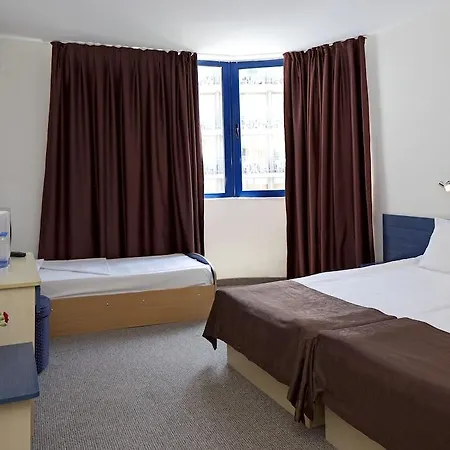 Bohemi And Free Parking 3* Napospart
