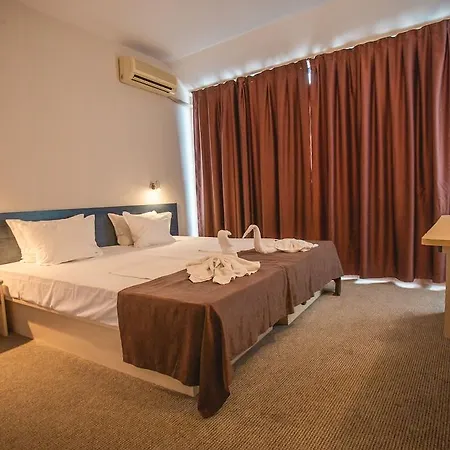 Bohemi And Free Parking Hotel