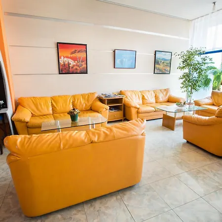 Hotel Bohemi And Free Parking 3*