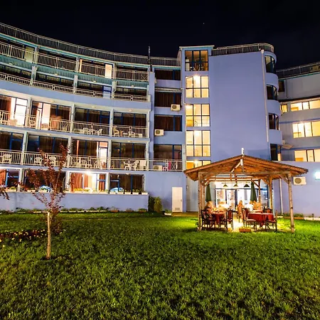 Hotel Bohemi And Free Parking 3*