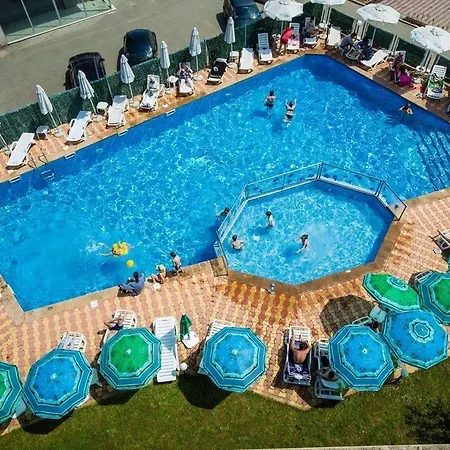 Bohemi And Free Parking Hotel 3*