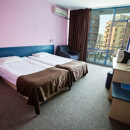 Bohemi And Free Parking Hotel