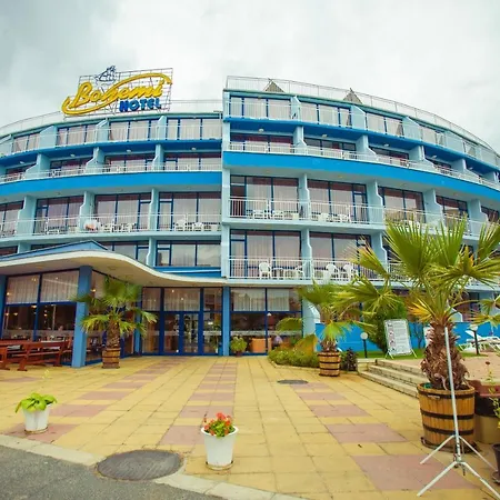 Bohemi And Free Parking Hotel